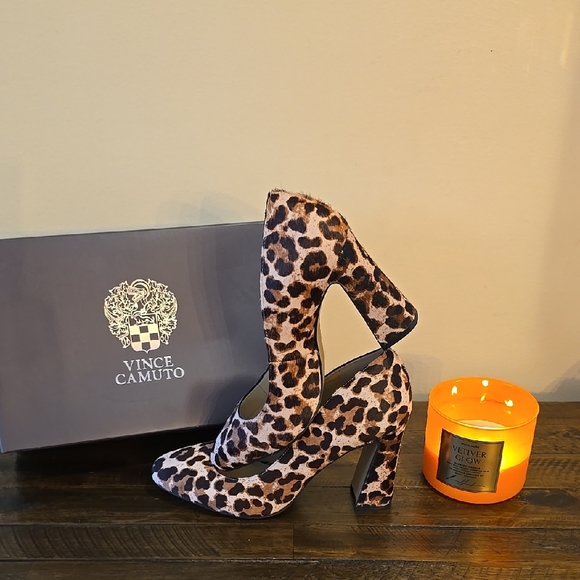 New In Box Vince Camuto Leetey Leopard Print Pumps - Picture 3 of 11